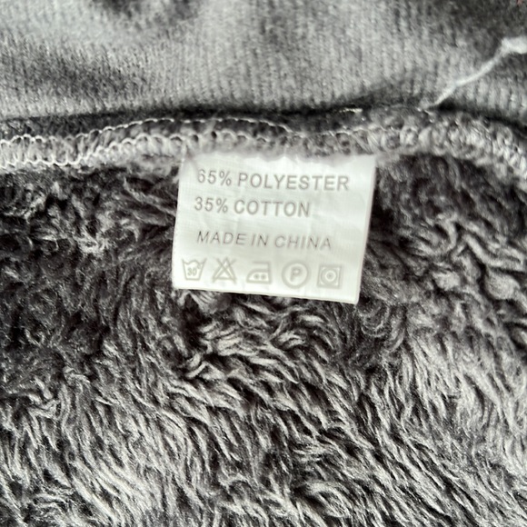 The North Face women’s gray fleece zip up jacket, size Large. Great condition! - Picture 5 of 6